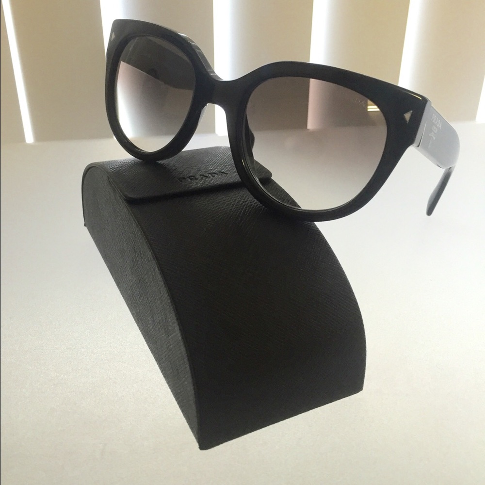 Prada Black Round Cateye Sunglasses (Authentic)
